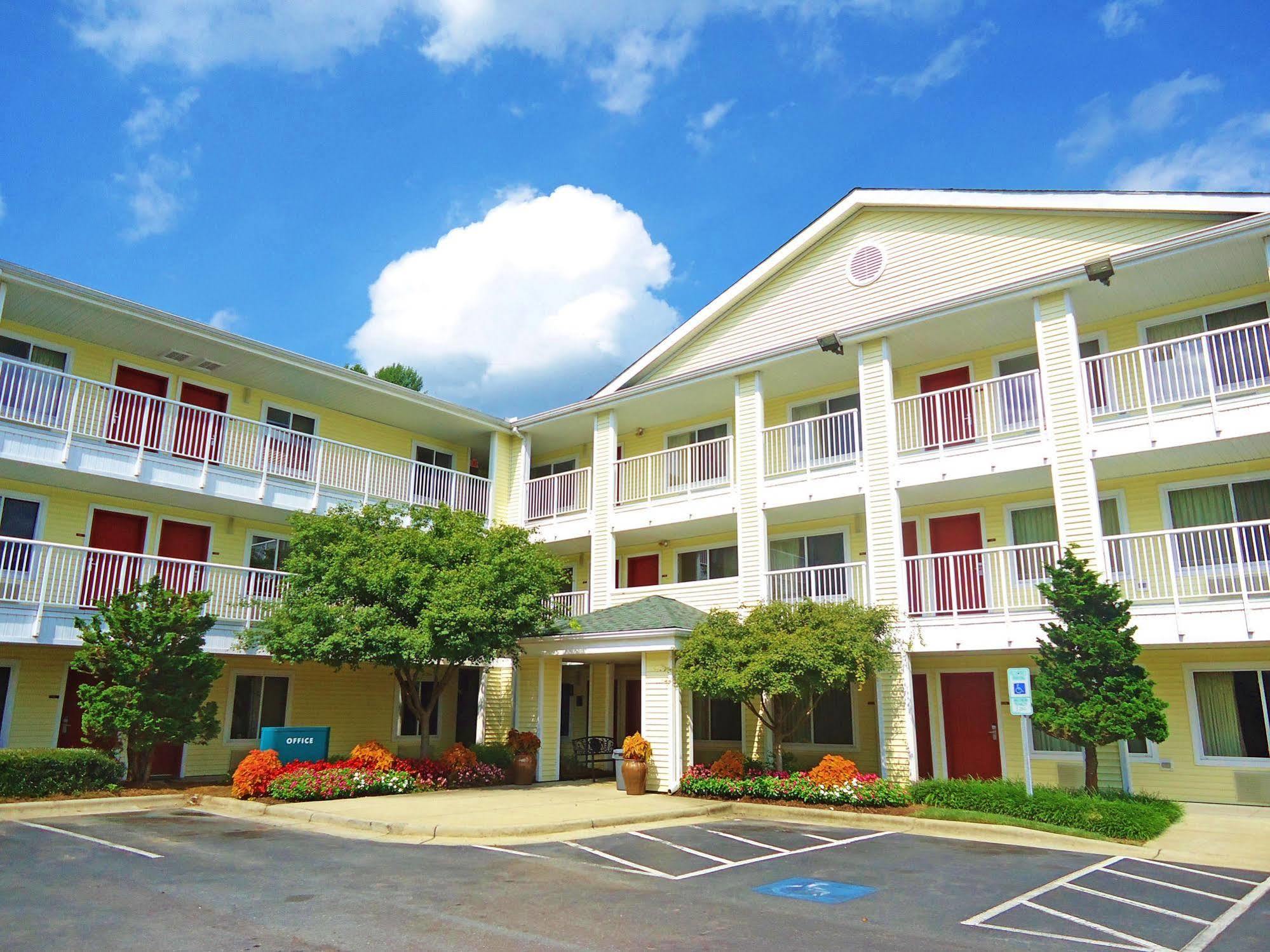 Hometowne Studios By Red Roof Winston-Salem - University Pkwy Екстериор снимка